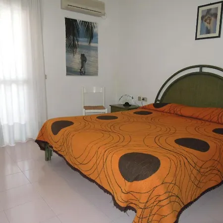 Spacious With Terrace And Pool In Bibione
