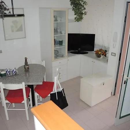 Spacious With Terrace And Pool In