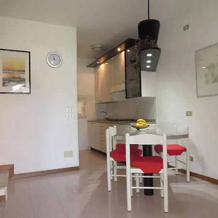 Spacious With Terrace And Pool In Apartment