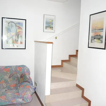 Spacious With Terrace And Pool In