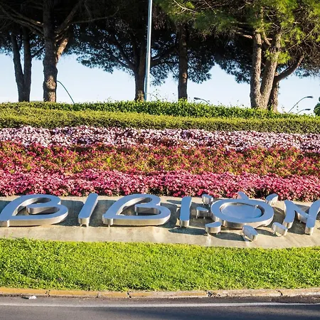 Appartamento Spacious With Terrace And Pool In
