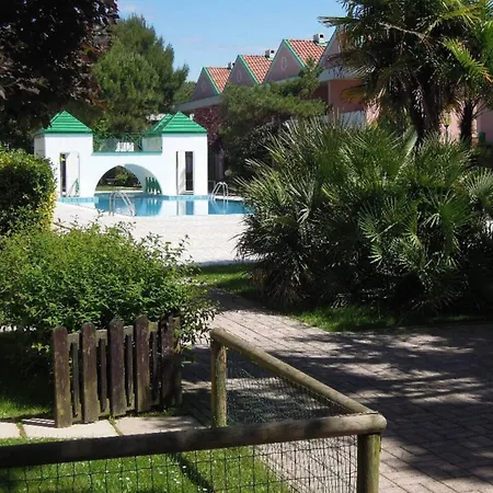 Appartement Spacious With Terrace And Pool In Bibione
