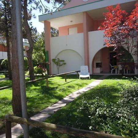 Appartement Spacious With Terrace And Pool In Bibione