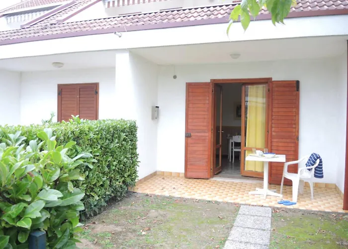 Spacious With Terrace And Pool In